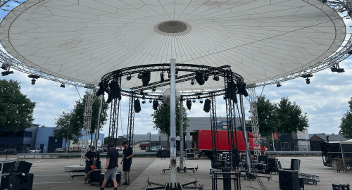 Opbouw jubileumfeest eigen terrein