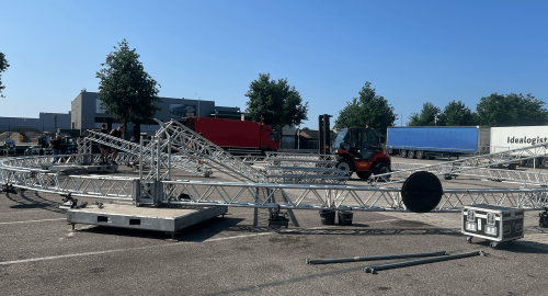 Opbouw jubileumfeest eigen terrein